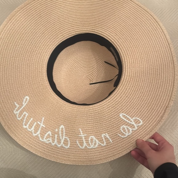 Beach Hat - Picture 4 of 5